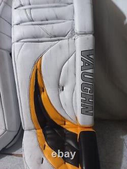 Mens Vaughn Velocity Penguins Hockey Goalie Pads 30 fine Condition
