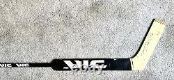 Bâton de gardien de but de hockey Pro Vic utilisé lors des matchs rares Columbus Chill de 1994-95 SIGNÉ par l'équipe