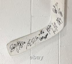 Bâtons de hockey multi-autographiés signés par les gardiens de but des Philadelphia Flyers avec certificat d'authenticité de AMCo 14982