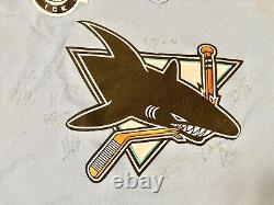 Maillot de hockey officiel du gardien de but CCM Vintage des Sharks de San Jose des années 90 SIGNÉ