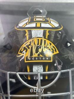 Masque de gardien de but de taille réelle signé autographié par Tuukka Rask des Boston Bruins avec présentoir