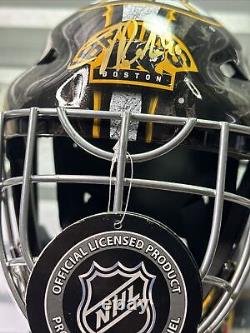 Masque de gardien de but de taille réelle signé autographié par Tuukka Rask des Boston Bruins avec présentoir