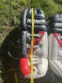 Pads de gardien Mckenney 750 32 PRO AHS de hockey sur glace personnalisés, utilisés en bon état, rouge et noir